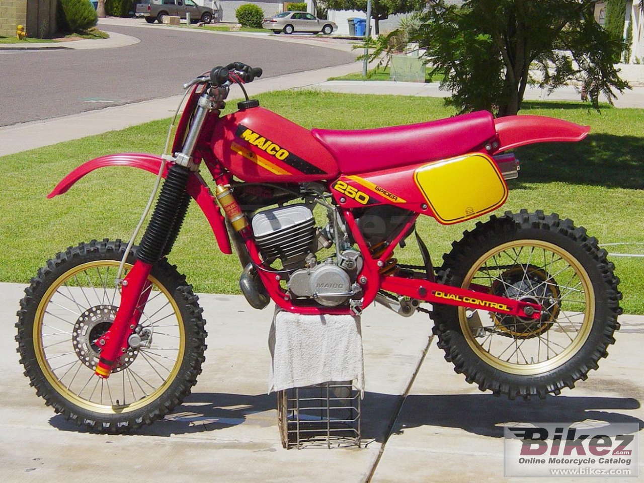 Big  md 250 wk picture and wallpaper from Bikez.com